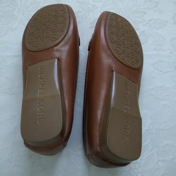 New🎀 Michael Kors charm flat gold metal logo - Picture 2 of 3